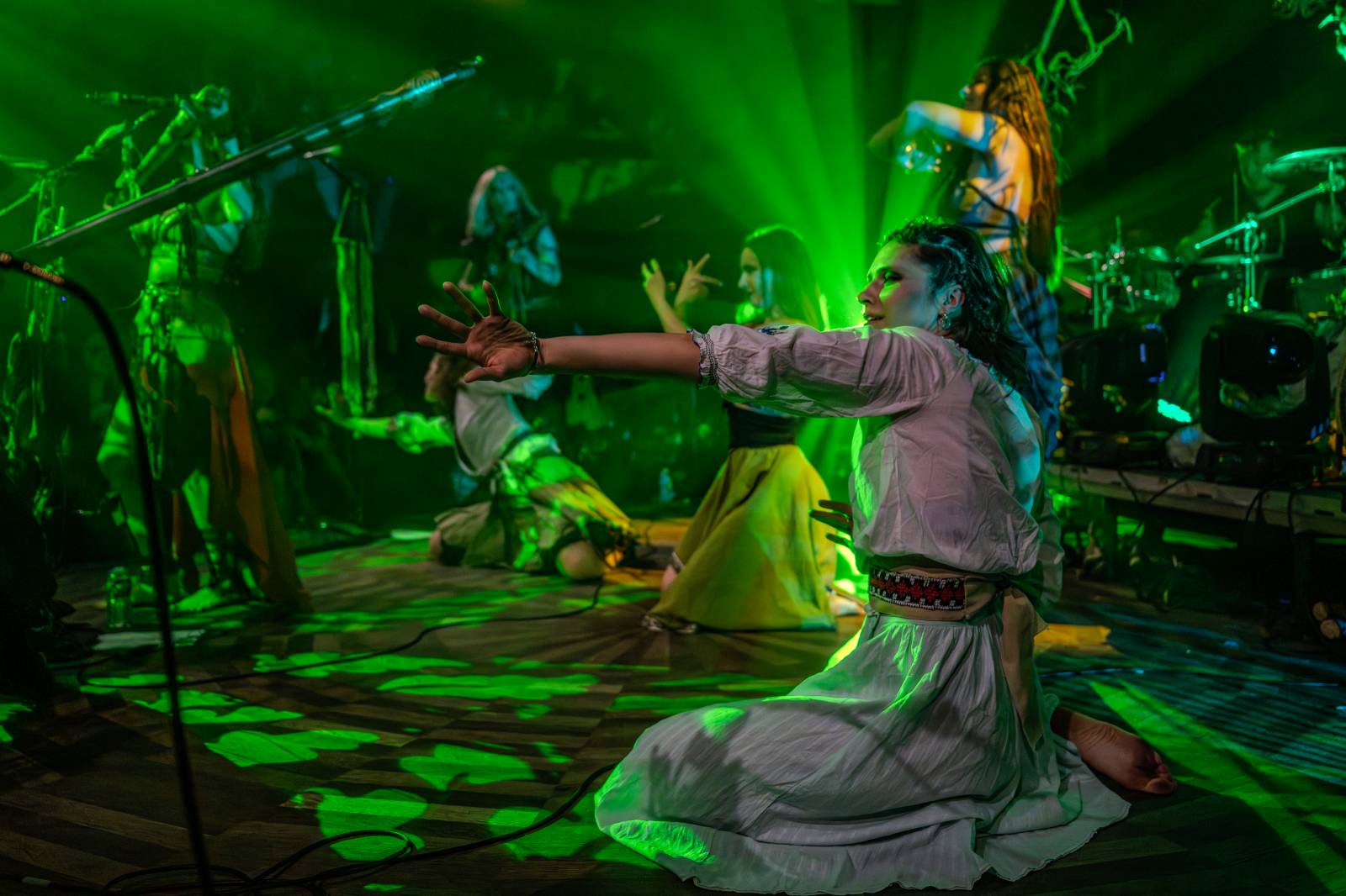 Pohanskou mytologií inspirovaní Deloraine dorazili do Prahy. Jejich hostem byli The Trouble Notes