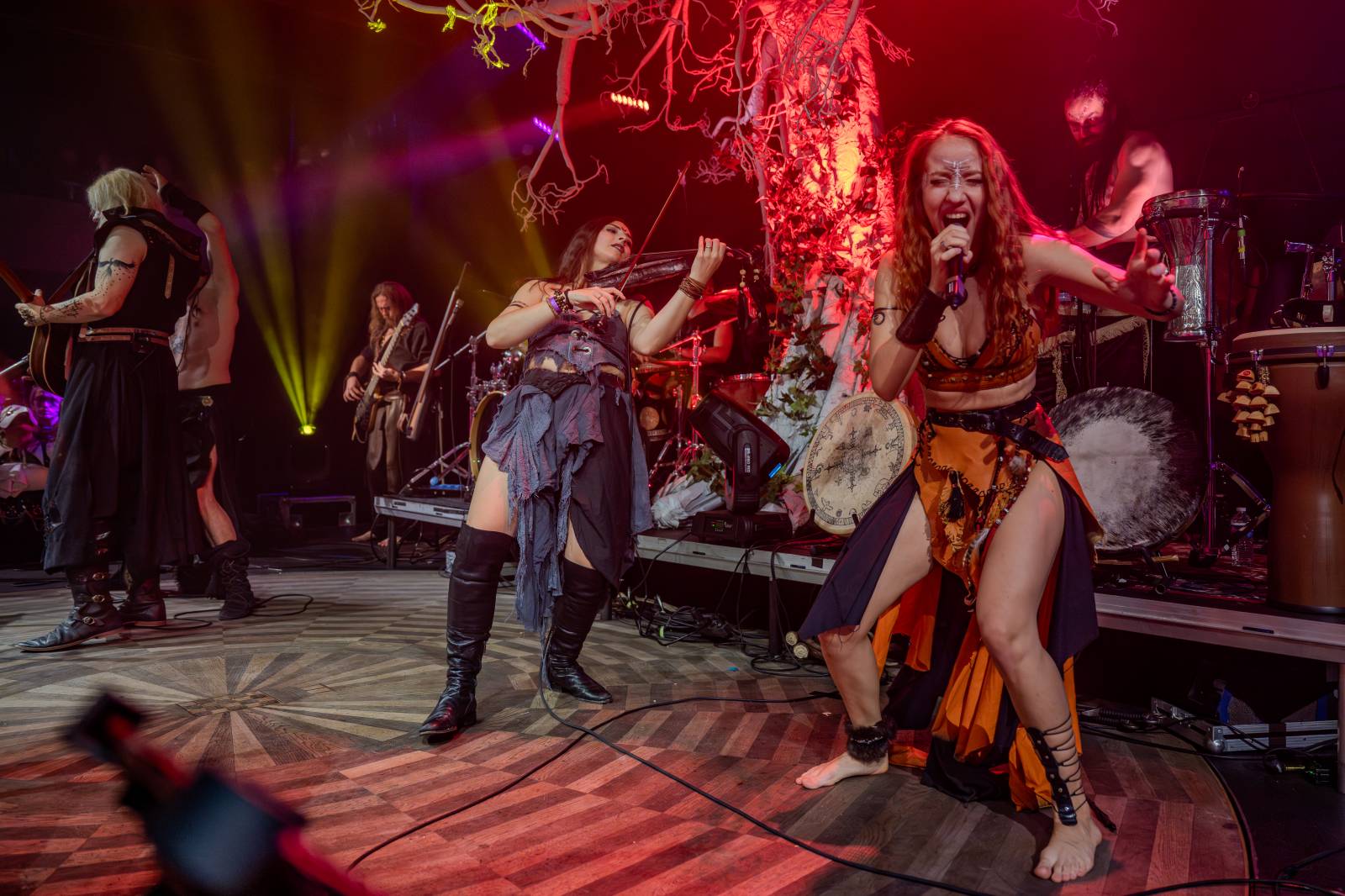 Pohanskou mytologií inspirovaní Deloraine dorazili do Prahy. Jejich hostem byli The Trouble Notes