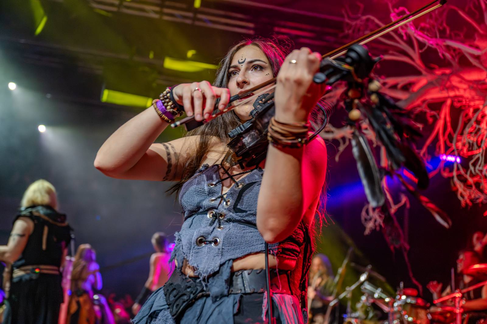 Pohanskou mytologií inspirovaní Deloraine dorazili do Prahy. Jejich hostem byli The Trouble Notes