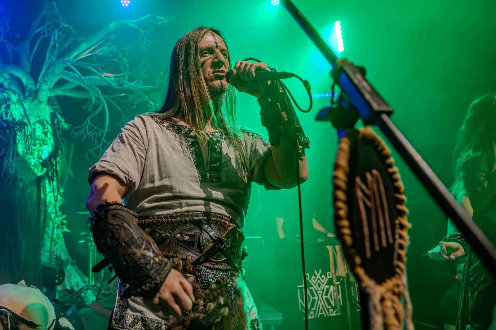 Pohanskou mytologií inspirovaní Deloraine dorazili do Prahy. Jejich hostem byli The Trouble Notes