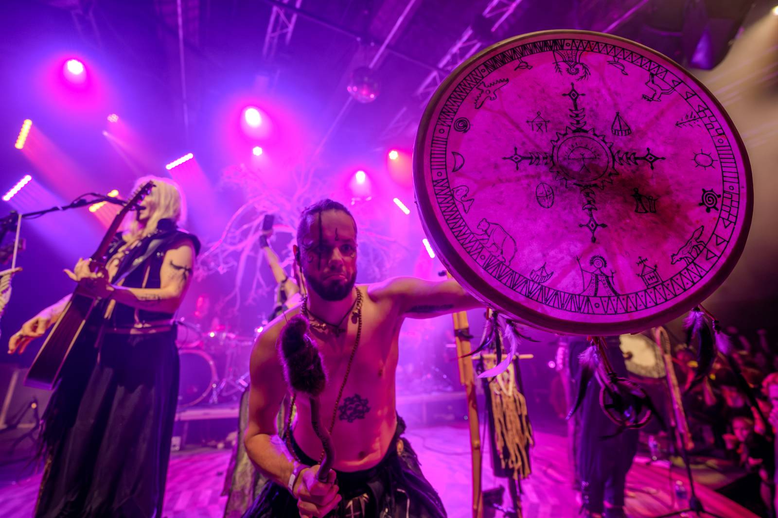 Pohanskou mytologií inspirovaní Deloraine dorazili do Prahy. Jejich hostem byli The Trouble Notes