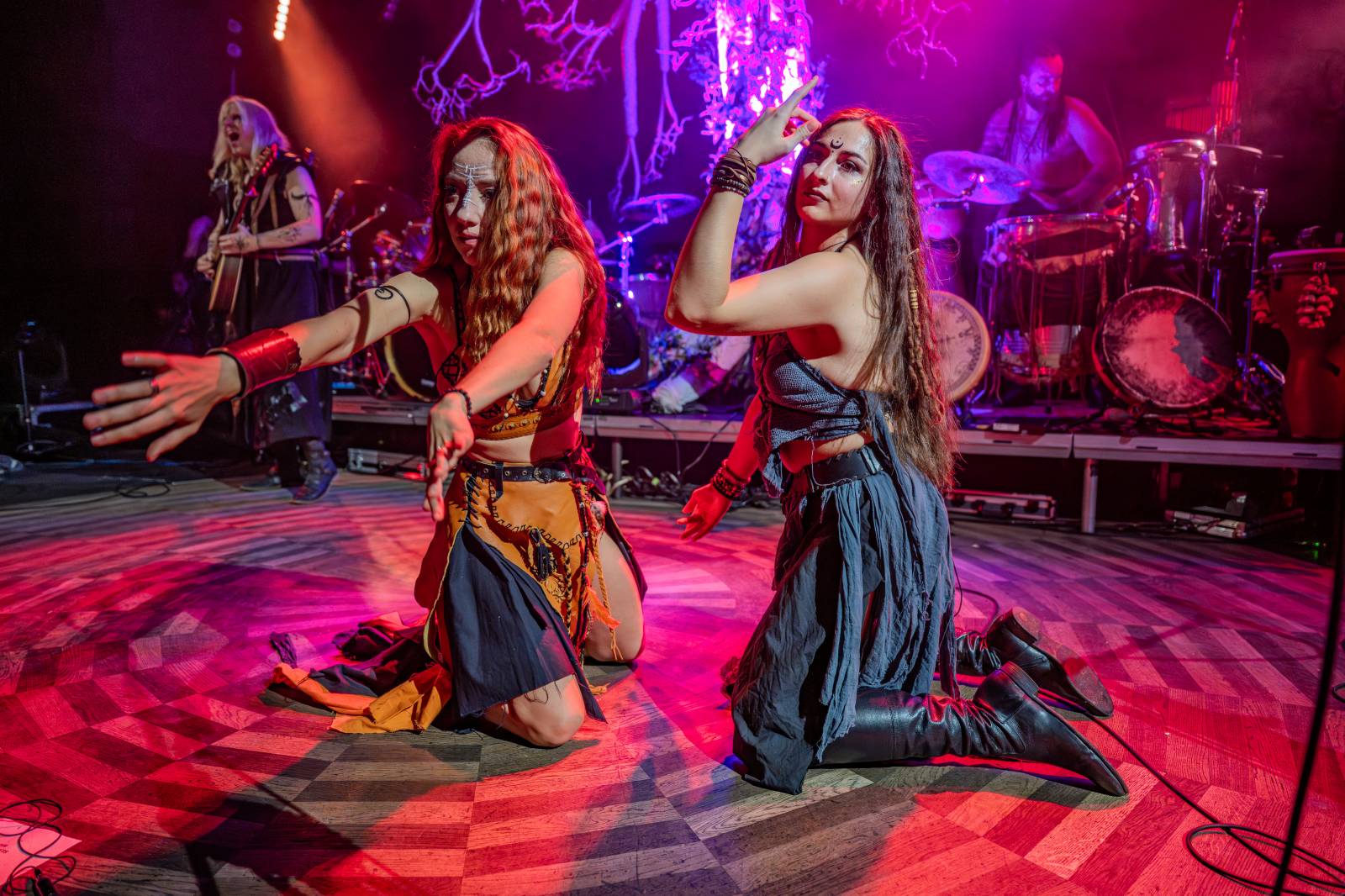 Pohanskou mytologií inspirovaní Deloraine dorazili do Prahy. Jejich hostem byli The Trouble Notes