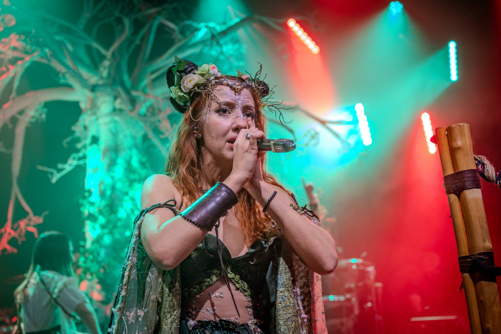 Pohanskou mytologií inspirovaní Deloraine dorazili do Prahy. Jejich hostem byli The Trouble Notes