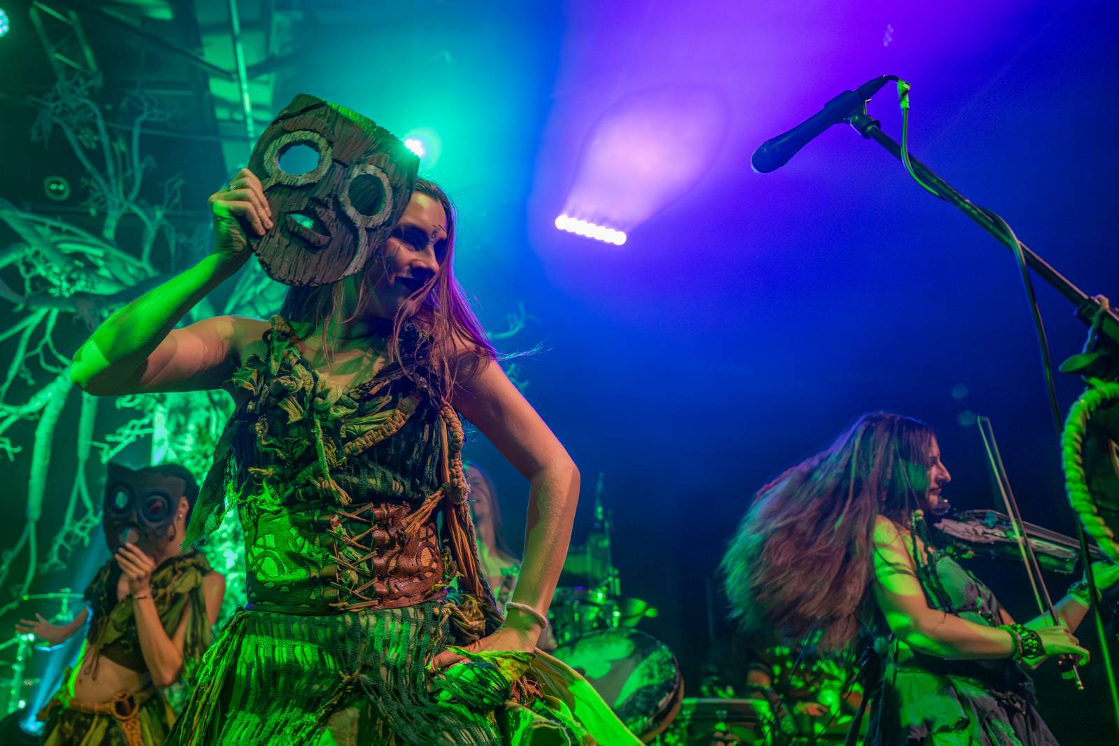 Pohanskou mytologií inspirovaní Deloraine dorazili do Prahy. Jejich hostem byli The Trouble Notes