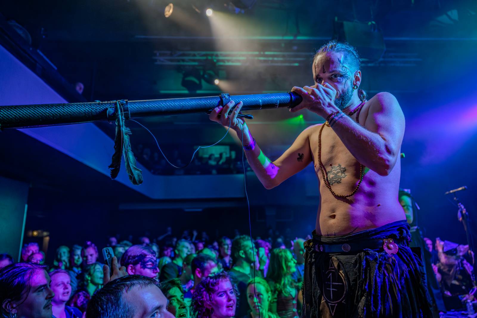 Pohanskou mytologií inspirovaní Deloraine dorazili do Prahy. Jejich hostem byli The Trouble Notes