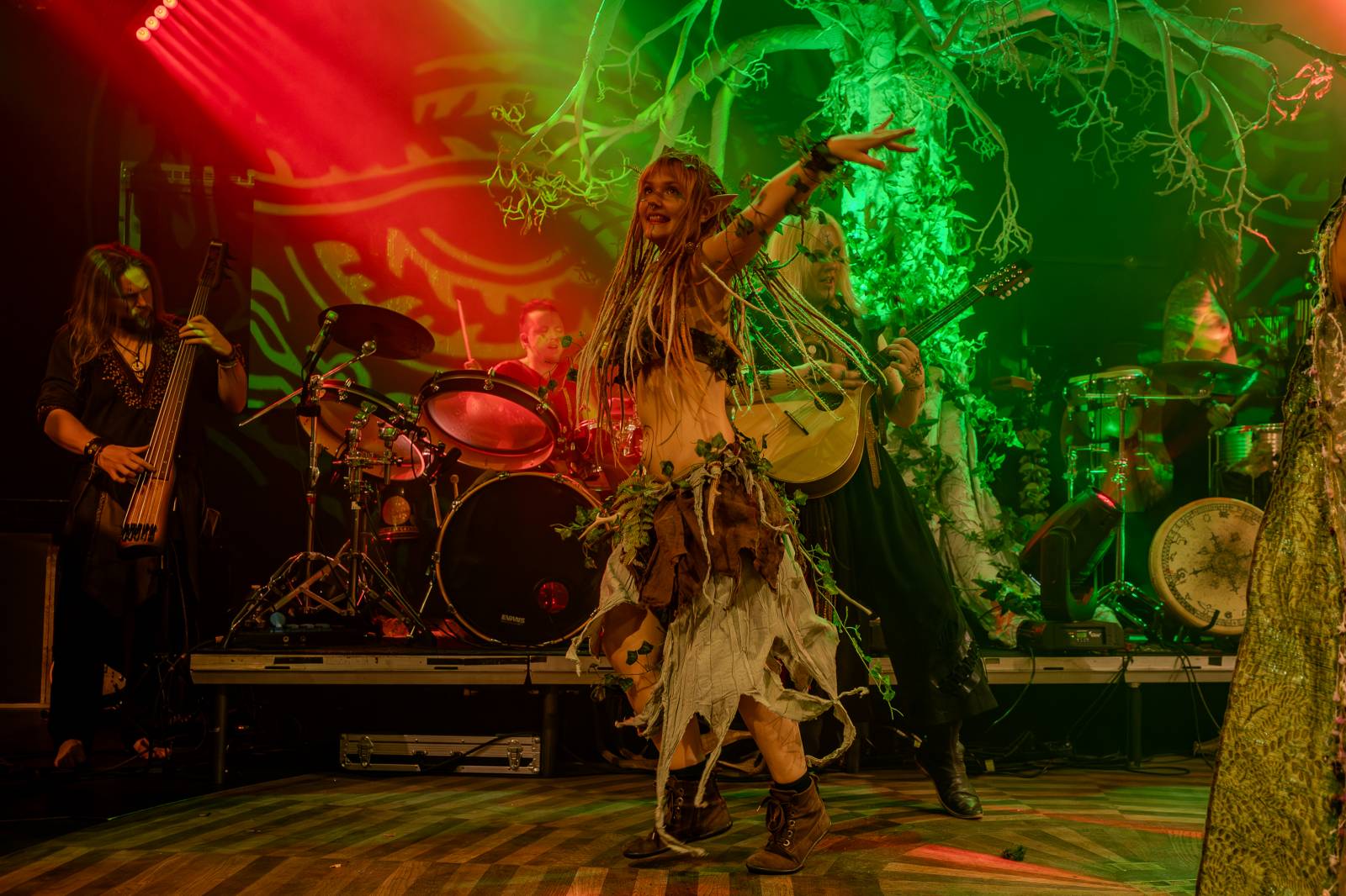 Pohanskou mytologií inspirovaní Deloraine dorazili do Prahy. Jejich hostem byli The Trouble Notes