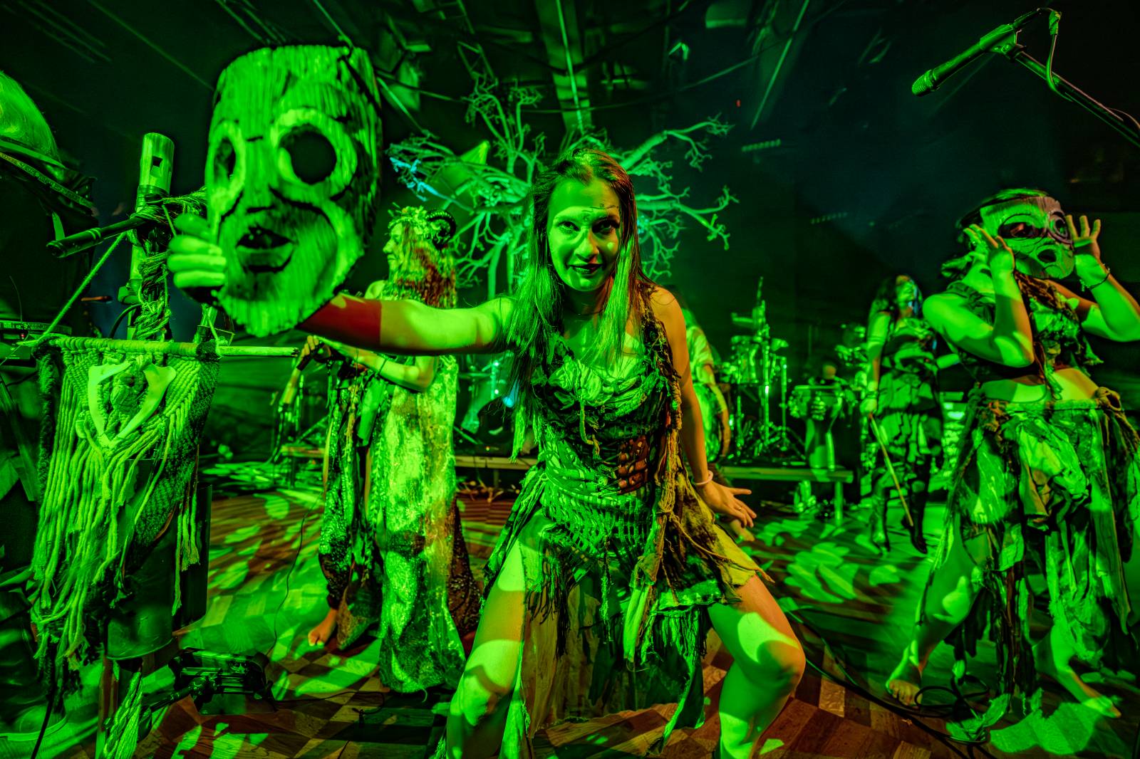 Pohanskou mytologií inspirovaní Deloraine dorazili do Prahy. Jejich hostem byli The Trouble Notes