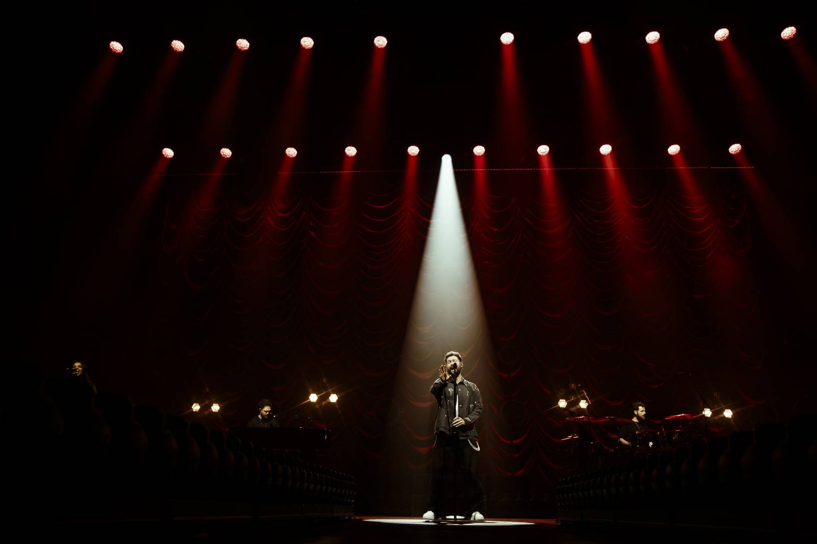 Vy jste ten důvod. Charismatický Calum Scott si podmanil O2 universum