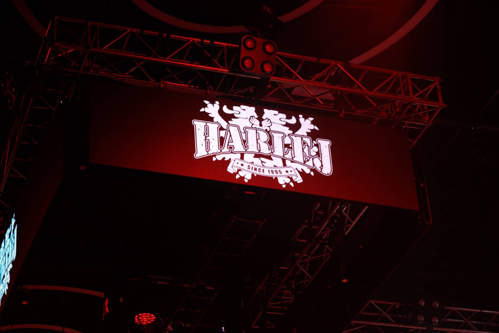 Harlej oslavil v O2 universu třicet let na scéně. Fanouškům byl díky pódiu uprostřed haly opravdu blízko