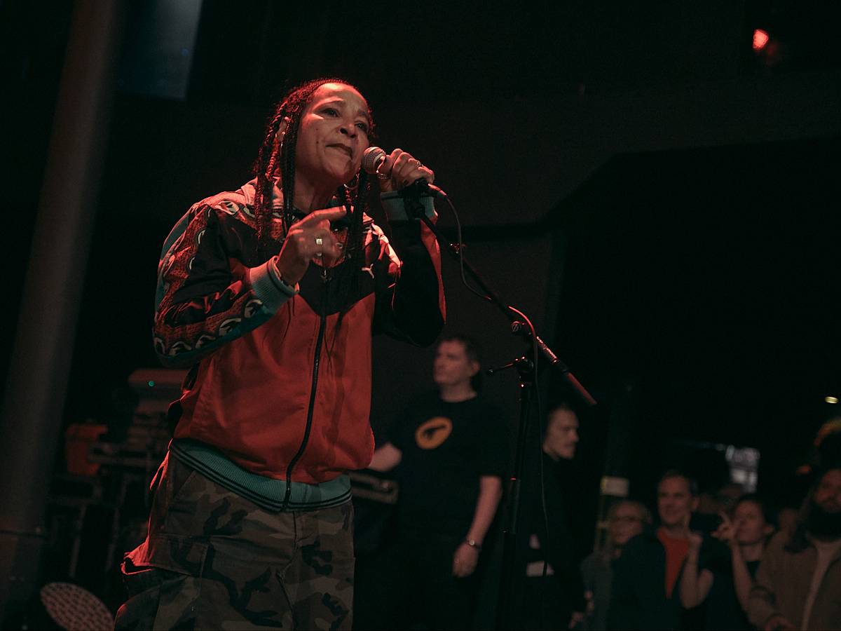 Stereo MC’s vzali SaSaZu zpátky do devadesátek, jejich hostem byla plzeňská Extensia