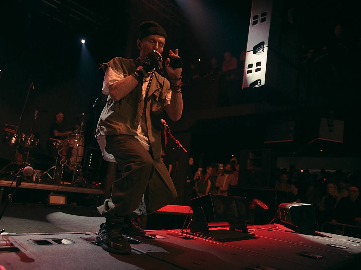 Stereo MC’s vzali SaSaZu zpátky do devadesátek, jejich hostem byla plzeňská Extensia