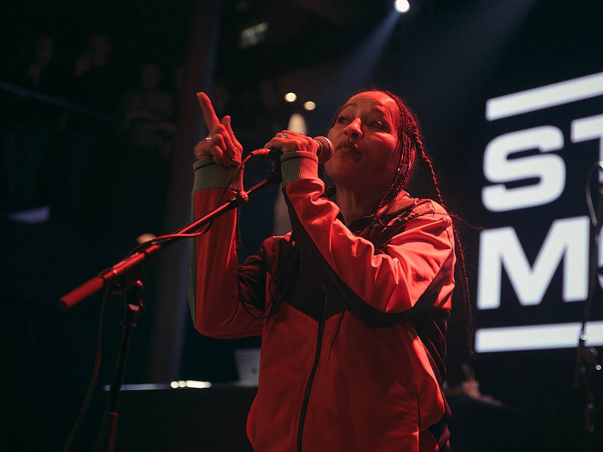 Stereo MC’s vzali SaSaZu zpátky do devadesátek, jejich hostem byla plzeňská Extensia