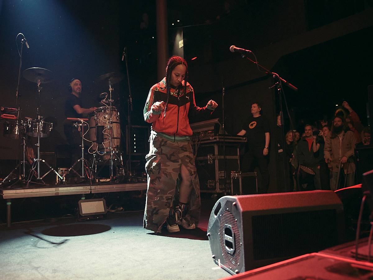 Stereo MC’s vzali SaSaZu zpátky do devadesátek, jejich hostem byla plzeňská Extensia