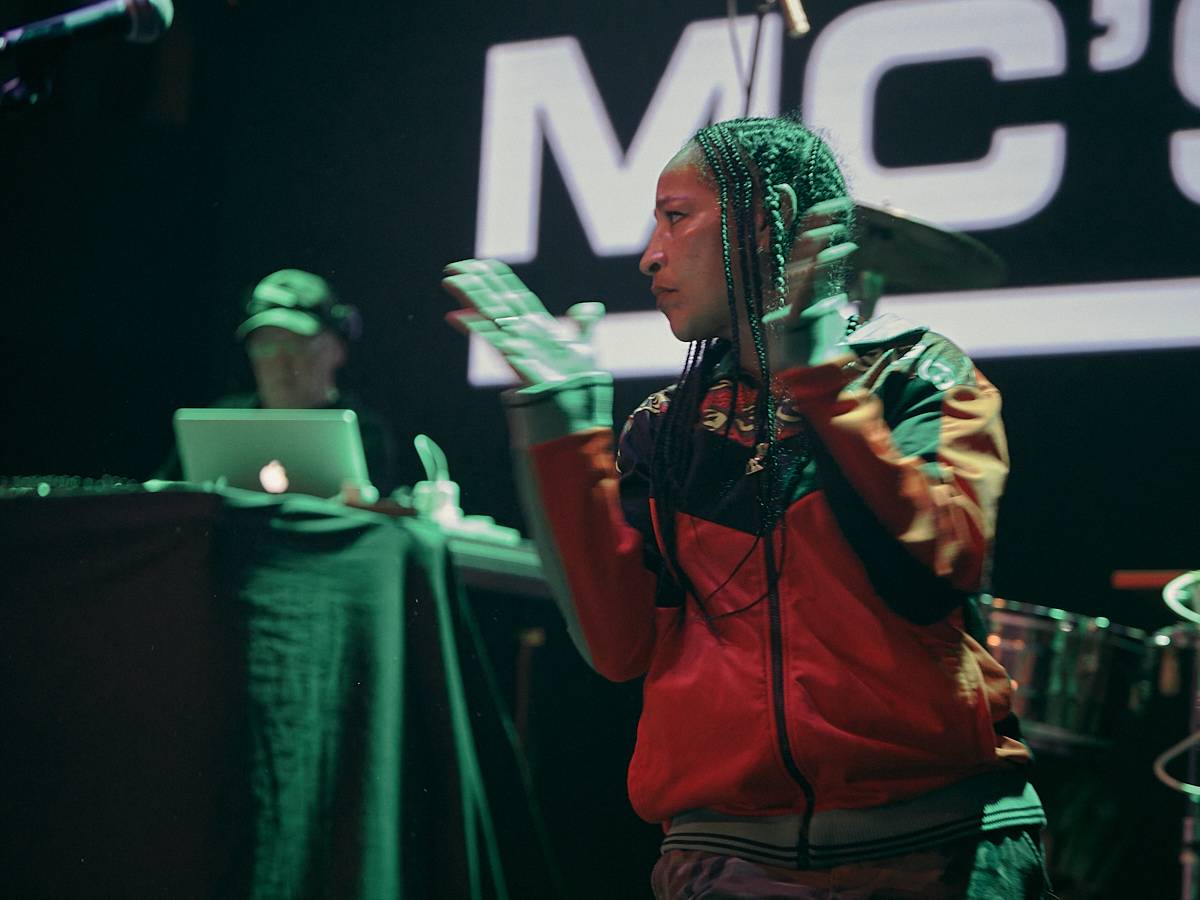 Stereo MC’s vzali SaSaZu zpátky do devadesátek, jejich hostem byla plzeňská Extensia