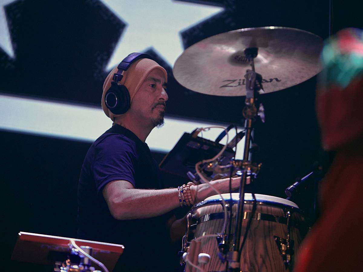 Stereo MC’s vzali SaSaZu zpátky do devadesátek, jejich hostem byla plzeňská Extensia