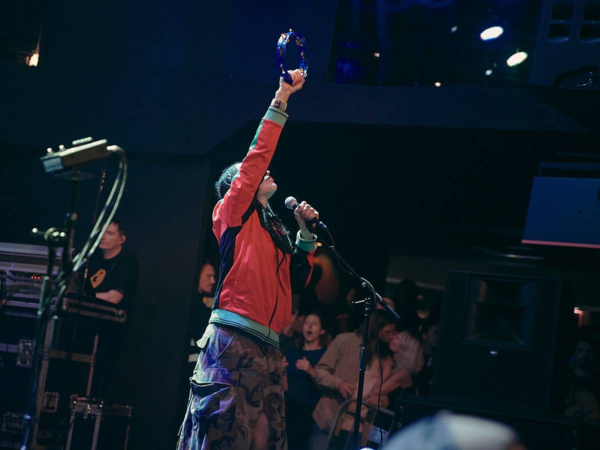 Stereo MC’s vzali SaSaZu zpátky do devadesátek, jejich hostem byla plzeňská Extensia