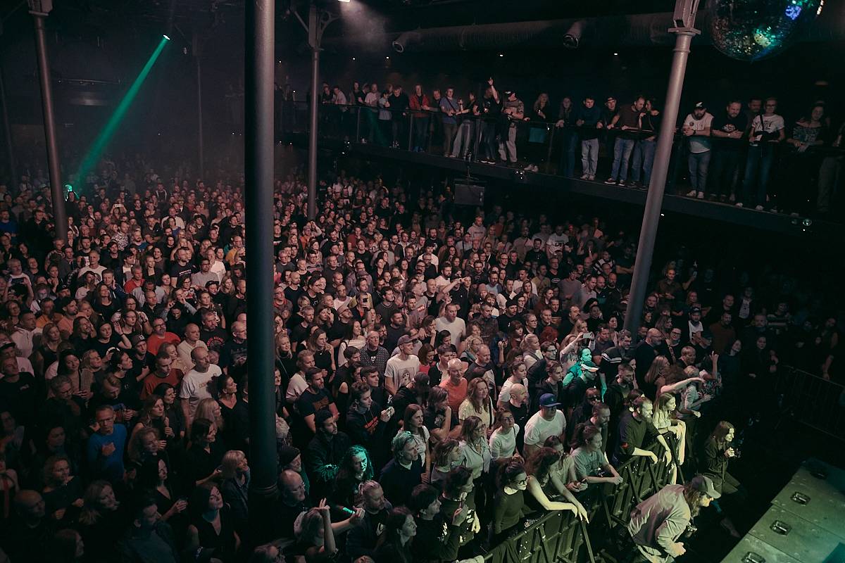 Stereo MC’s vzali SaSaZu zpátky do devadesátek, jejich hostem byla plzeňská Extensia