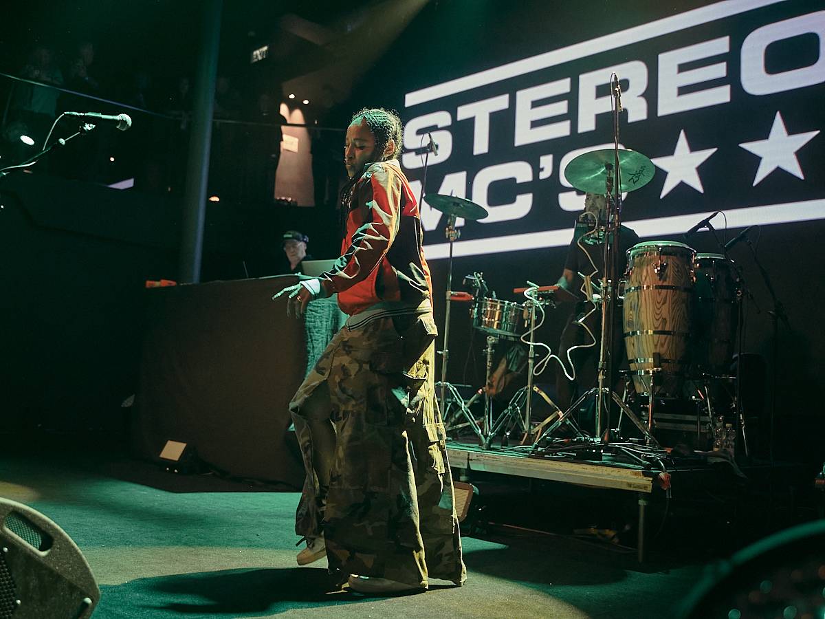 Stereo MC’s vzali SaSaZu zpátky do devadesátek, jejich hostem byla plzeňská Extensia