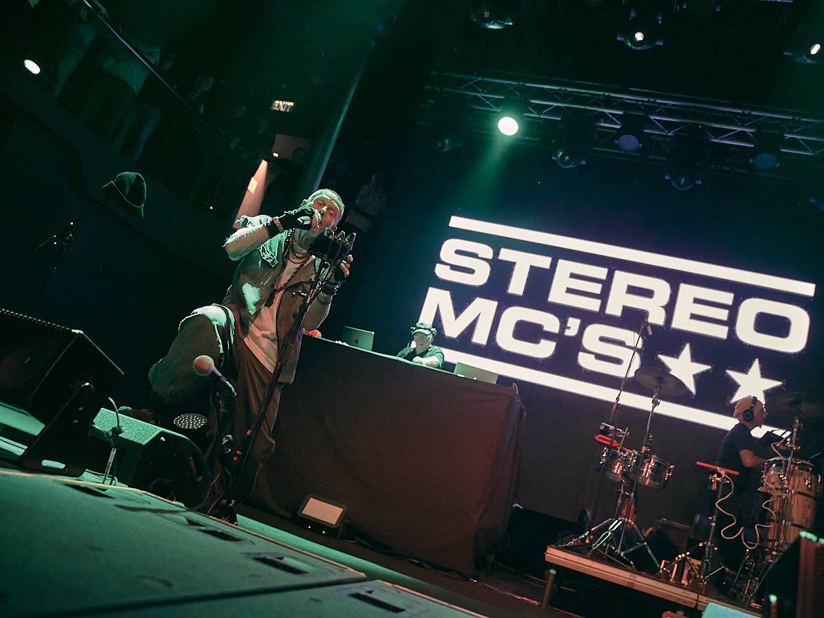 Stereo MC’s vzali SaSaZu zpátky do devadesátek, jejich hostem byla plzeňská Extensia