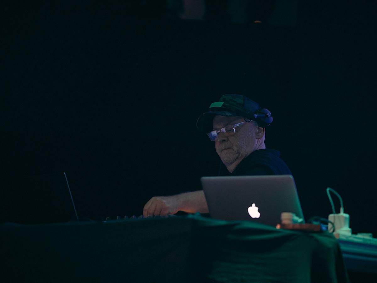 Stereo MC’s vzali SaSaZu zpátky do devadesátek, jejich hostem byla plzeňská Extensia