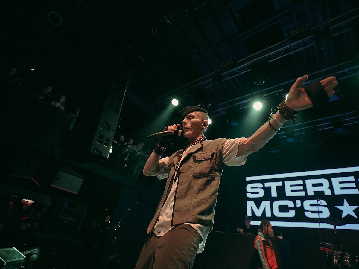 Stereo MC’s vzali SaSaZu zpátky do devadesátek, jejich hostem byla plzeňská Extensia