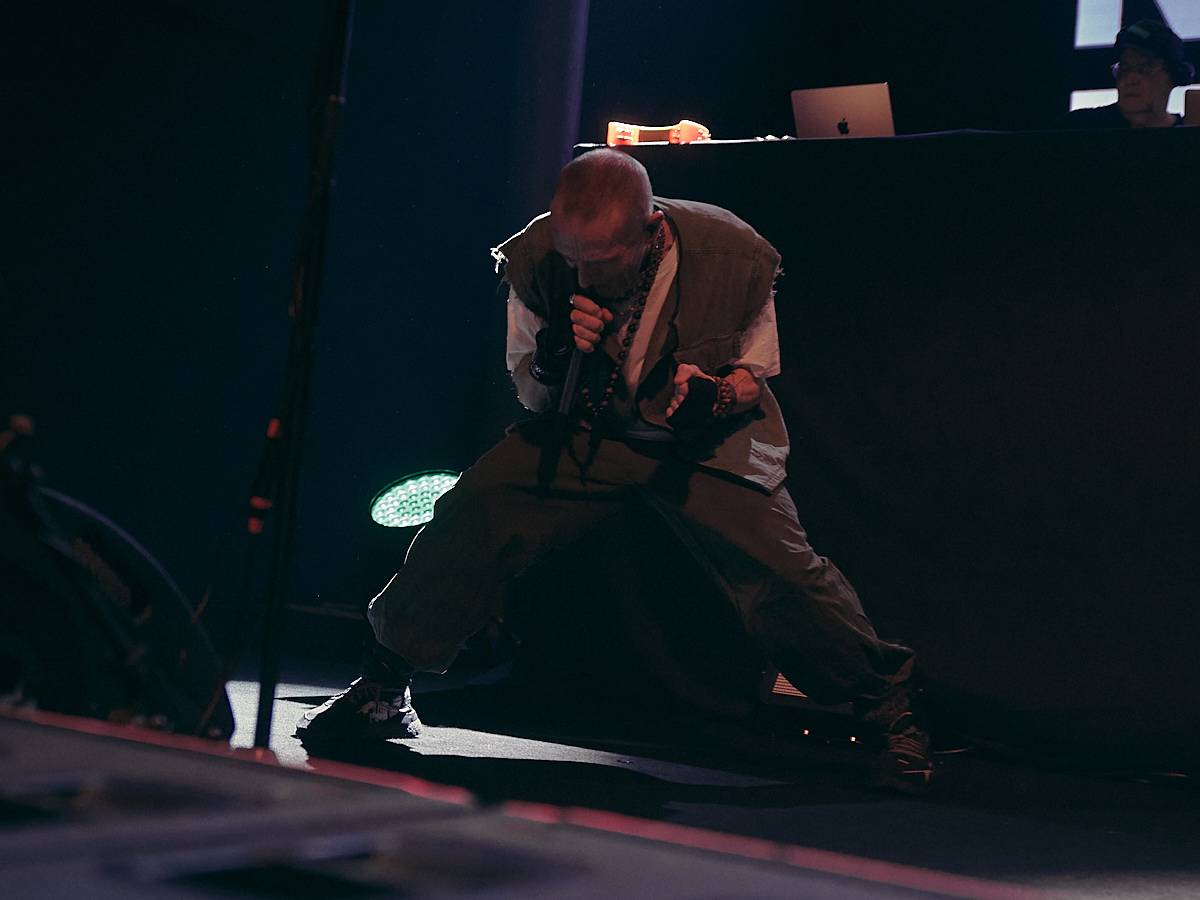 Stereo MC’s vzali SaSaZu zpátky do devadesátek, jejich hostem byla plzeňská Extensia