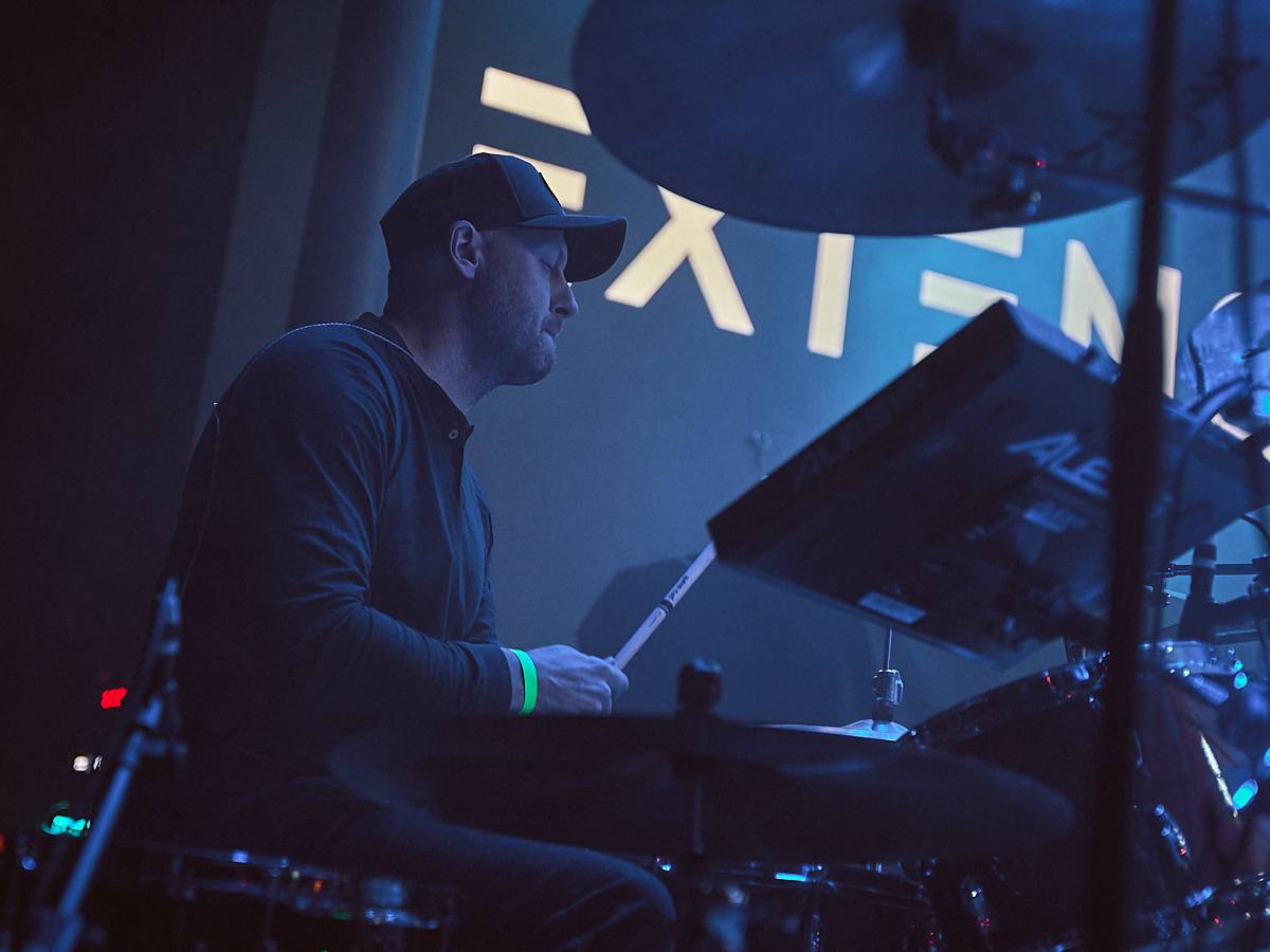 Stereo MC’s vzali SaSaZu zpátky do devadesátek, jejich hostem byla plzeňská Extensia