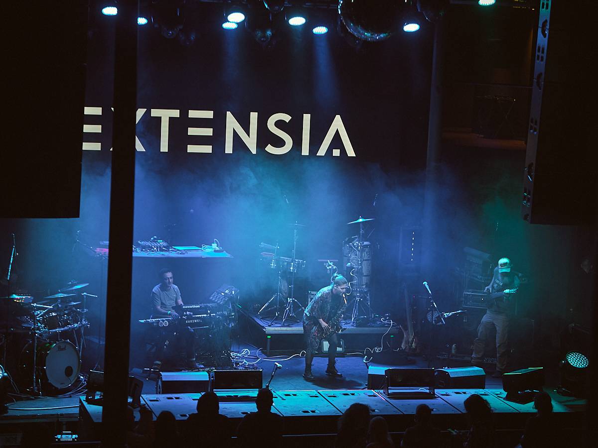 Stereo MC’s vzali SaSaZu zpátky do devadesátek, jejich hostem byla plzeňská Extensia