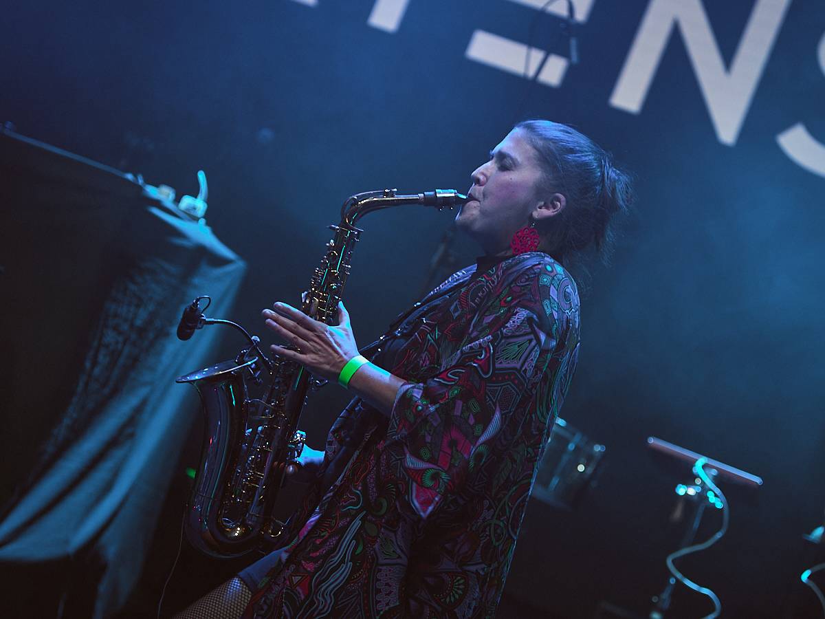 Stereo MC’s vzali SaSaZu zpátky do devadesátek, jejich hostem byla plzeňská Extensia