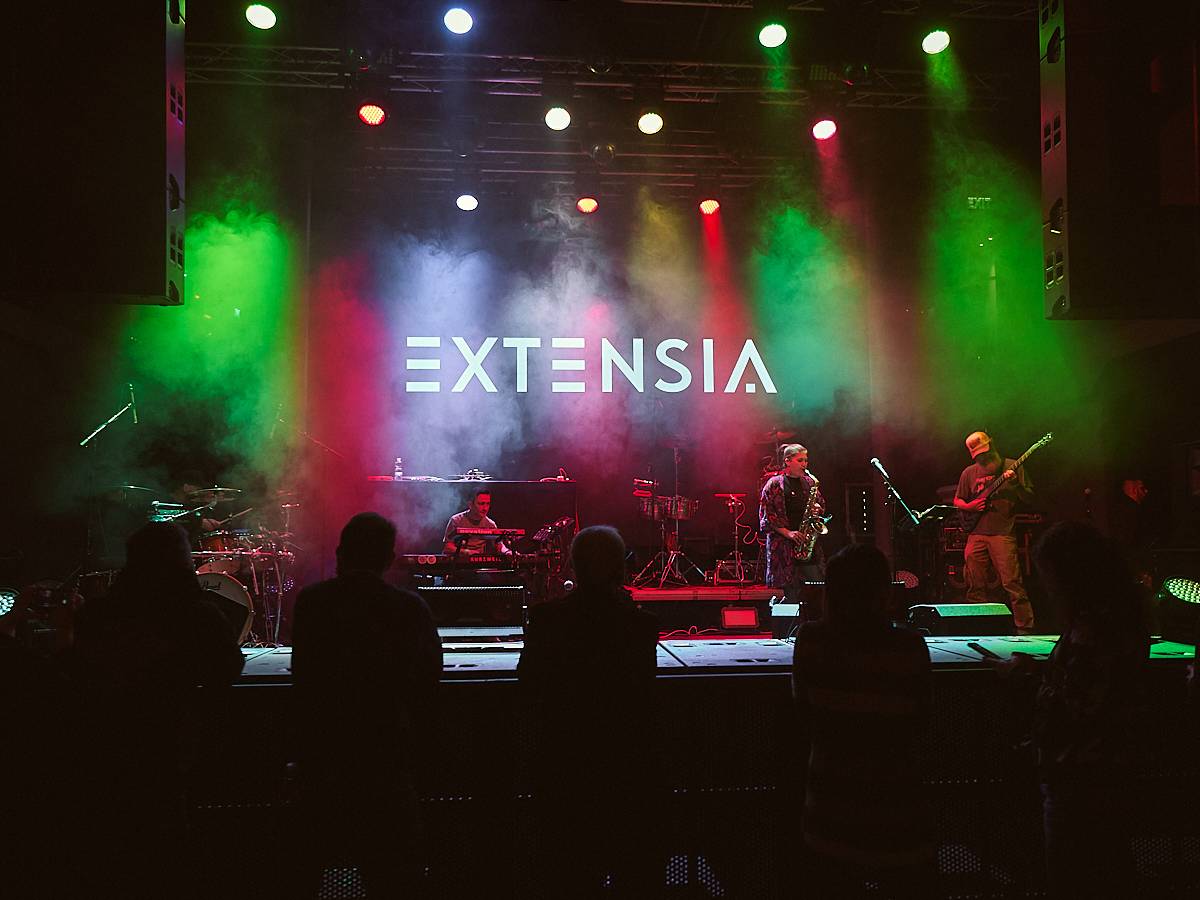 Stereo MC’s vzali SaSaZu zpátky do devadesátek, jejich hostem byla plzeňská Extensia