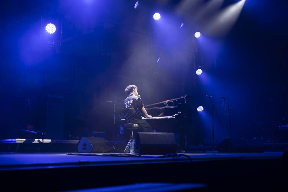 Jamie Cullum se vrátil do Prahy, roztancoval O2 universum