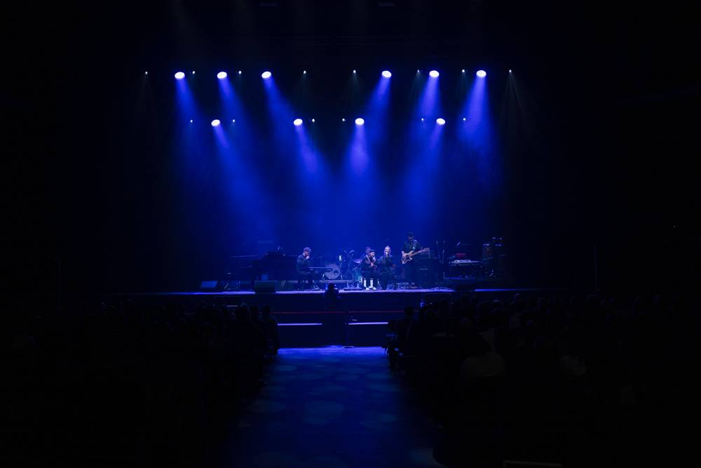 Jamie Cullum se vrátil do Prahy, roztancoval O2 universum