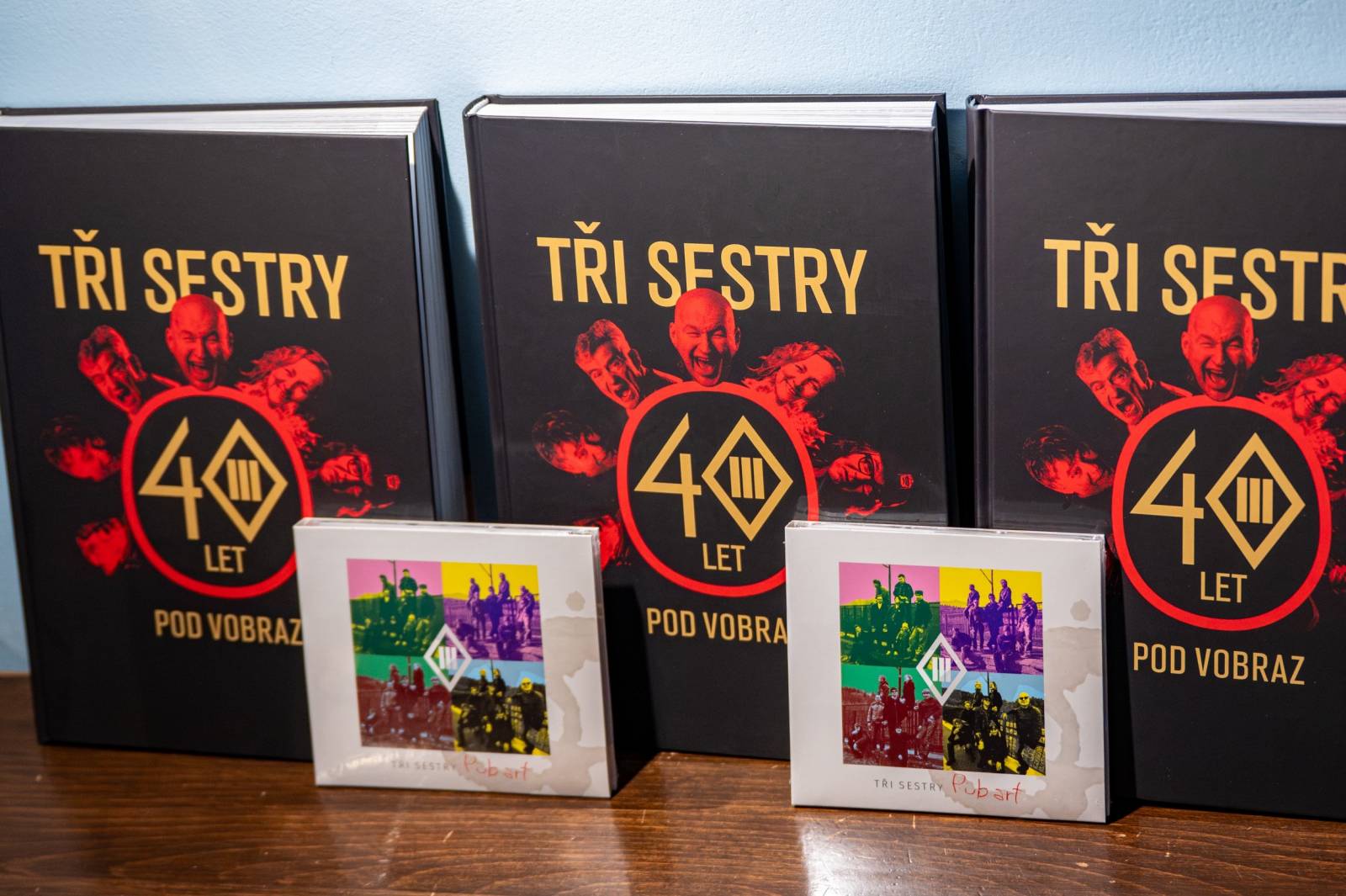 Tři sestry pokřtily Na Staré Sokolovně v Praze nové album i knihu zachycující zásadní momenty v kariéře