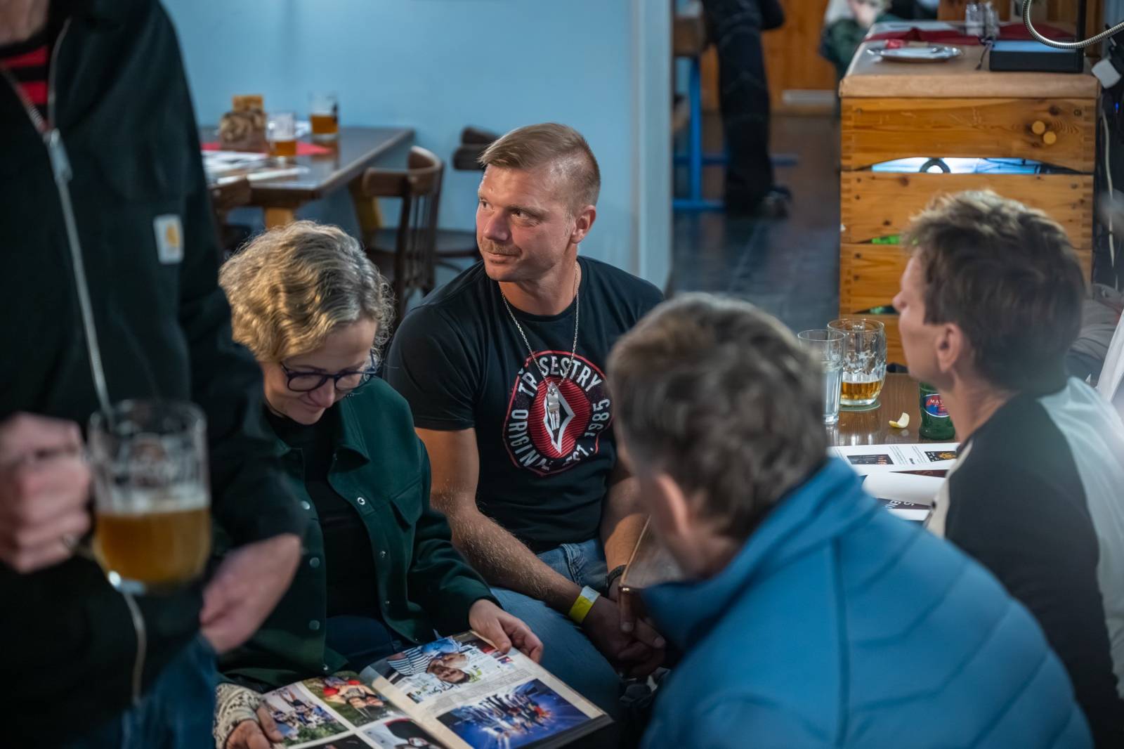 Tři sestry pokřtily Na Staré Sokolovně v Praze nové album i knihu zachycující zásadní momenty v kariéře