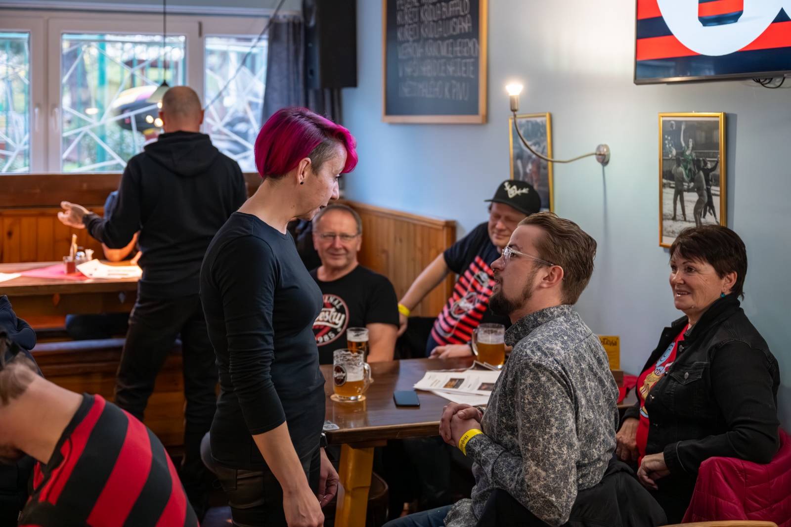 Tři sestry pokřtily Na Staré Sokolovně v Praze nové album i knihu zachycující zásadní momenty v kariéře