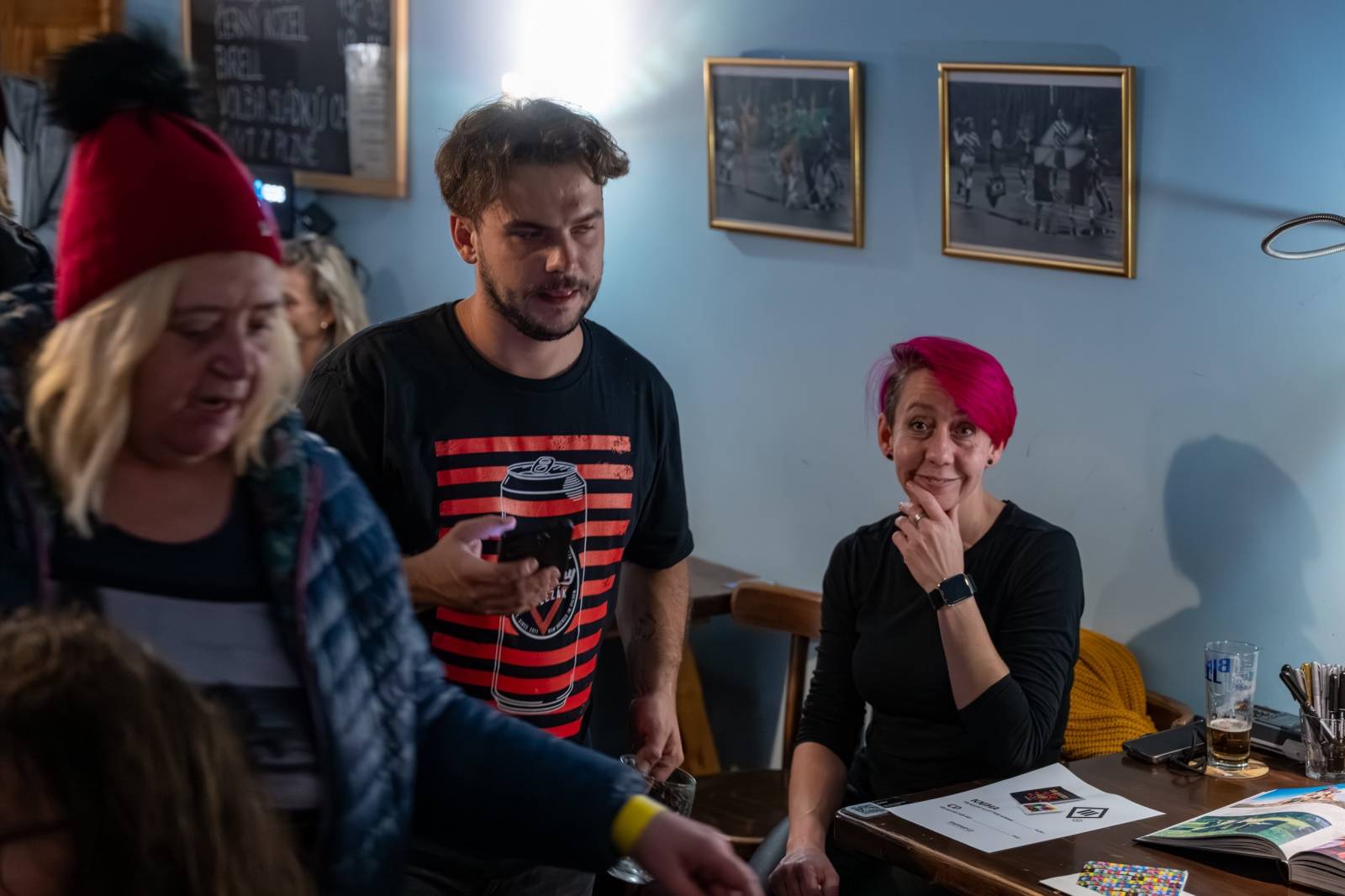 Tři sestry pokřtily Na Staré Sokolovně v Praze nové album i knihu zachycující zásadní momenty v kariéře