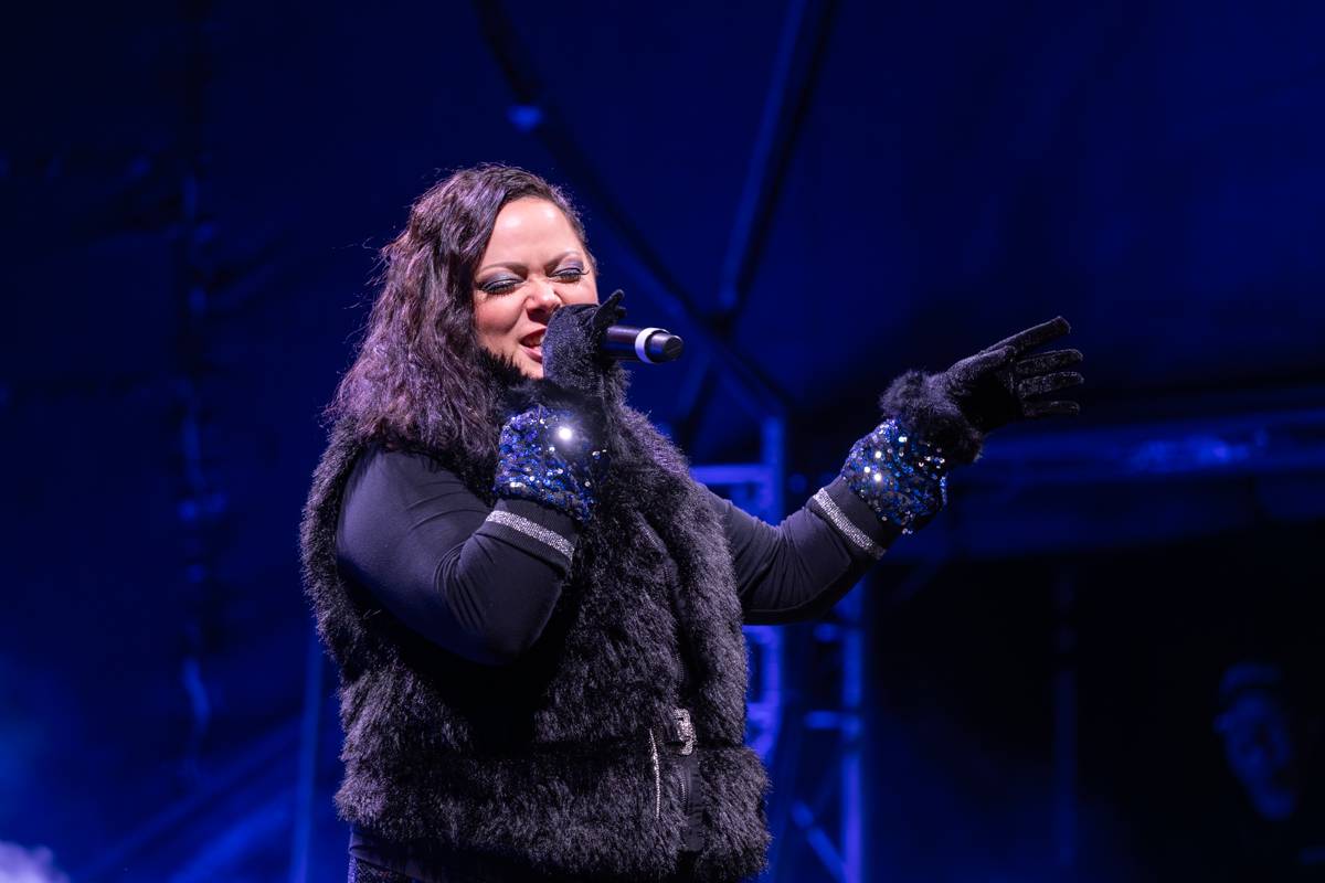 Zara Larsson zpátky v Praze. Znovuotevřela obchodní centrum na Černém Mostě