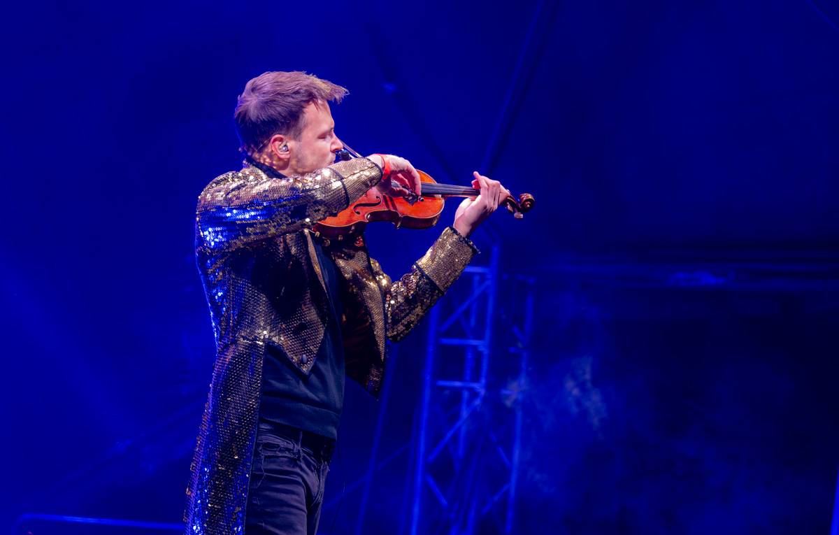 Zara Larsson zpátky v Praze. Znovuotevřela obchodní centrum na Černém Mostě