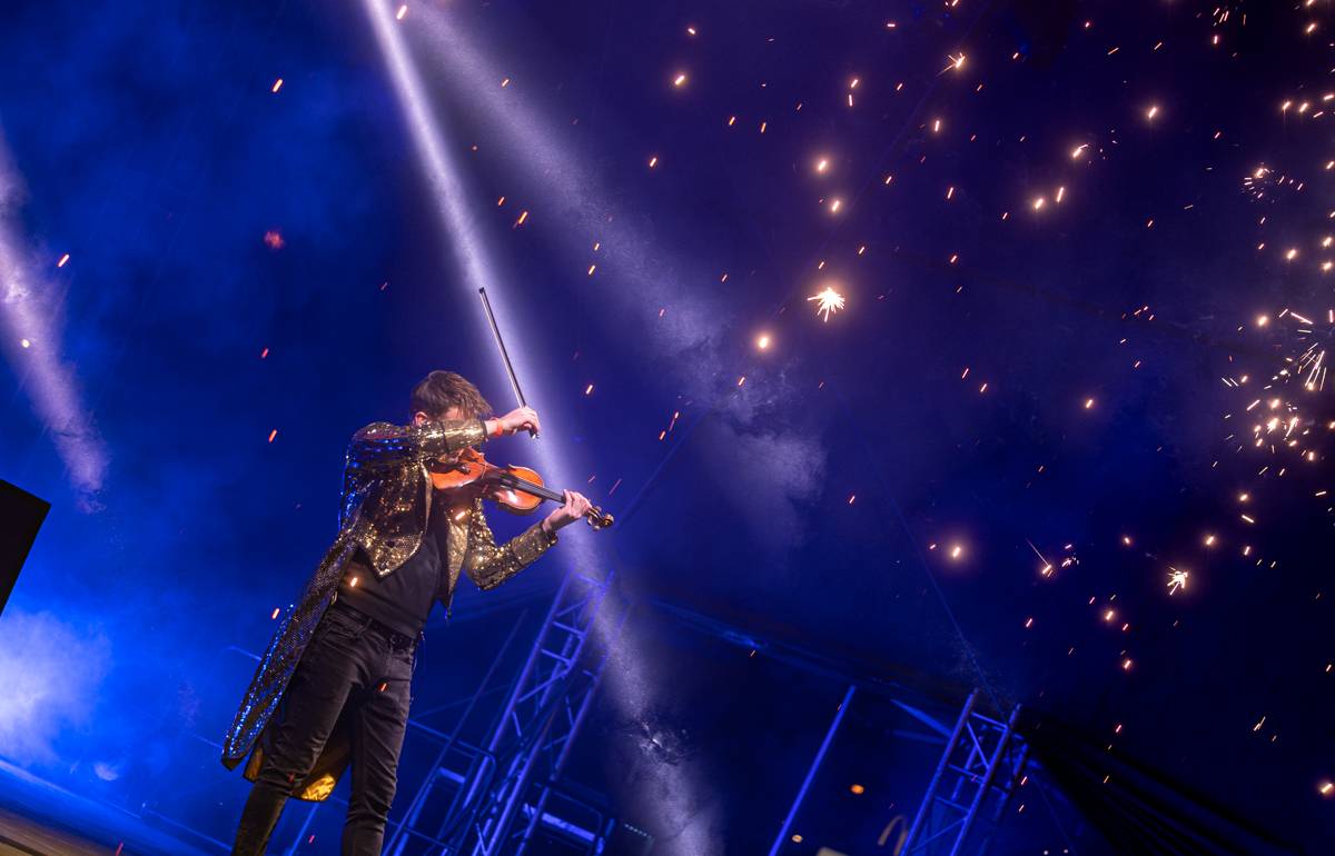 Zara Larsson zpátky v Praze. Znovuotevřela obchodní centrum na Černém Mostě