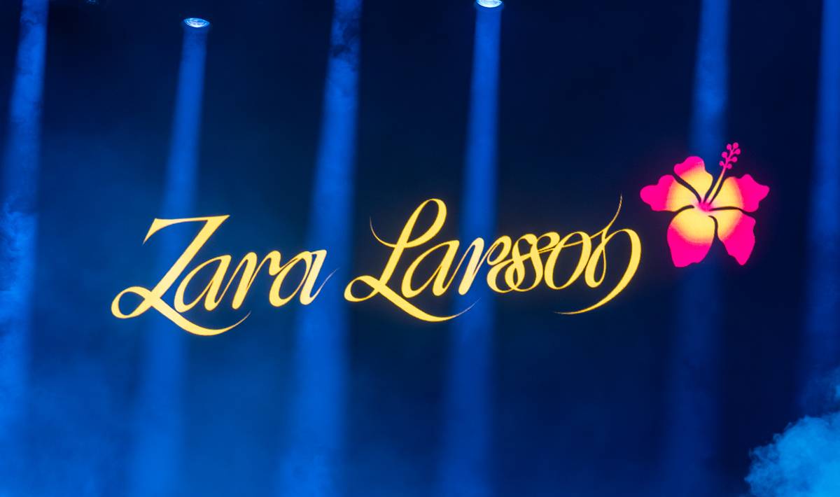 Zara Larsson zpátky v Praze. Znovuotevřela obchodní centrum na Černém Mostě