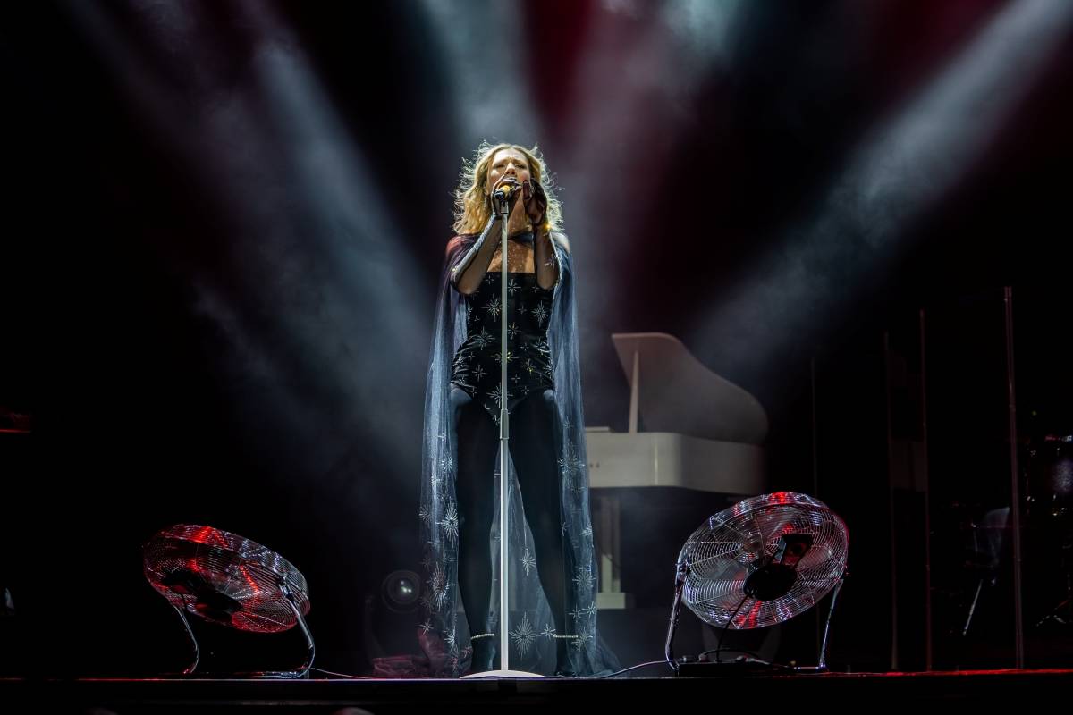 Lenny jak ji neznáte. Za doprovodu smyčcového orchestru představila v Brně své písně v unikátních aranžích