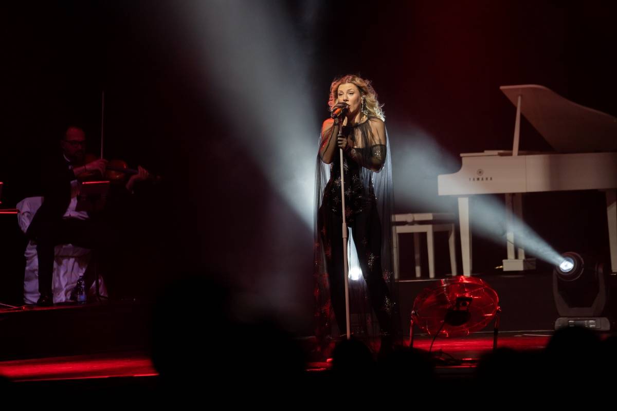 Lenny jak ji neznáte. Za doprovodu smyčcového orchestru představila v Brně své písně v unikátních aranžích