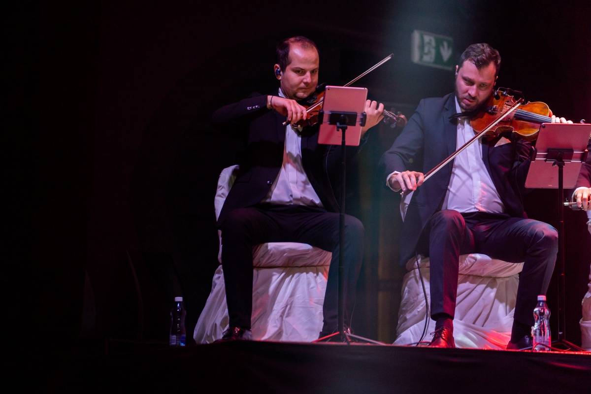 Lenny jak ji neznáte. Za doprovodu smyčcového orchestru představila v Brně své písně v unikátních aranžích