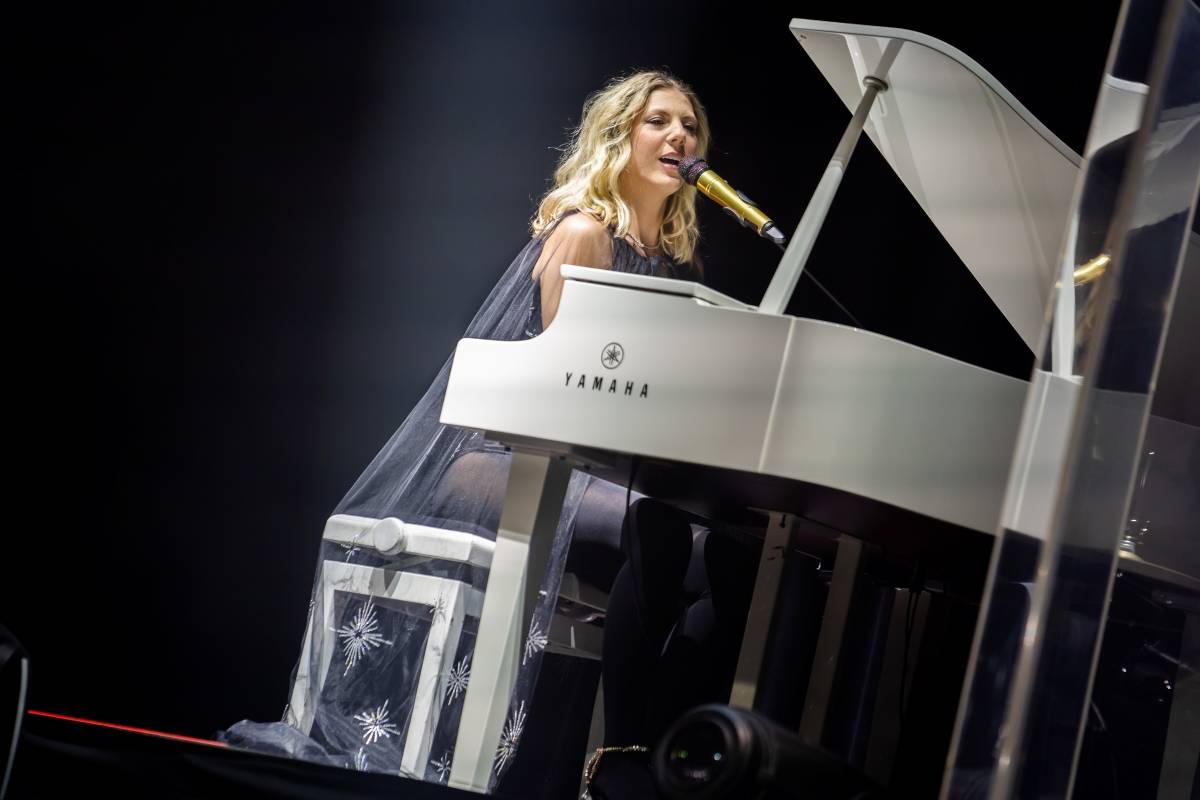 Lenny jak ji neznáte. Za doprovodu smyčcového orchestru představila v Brně své písně v unikátních aranžích