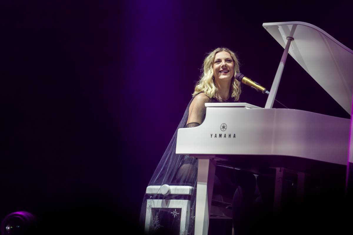 Lenny jak ji neznáte. Za doprovodu smyčcového orchestru představila v Brně své písně v unikátních aranžích