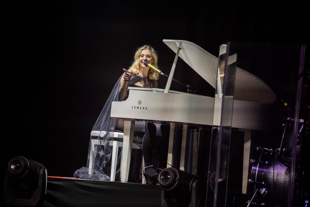 Lenny jak ji neznáte. Za doprovodu smyčcového orchestru představila v Brně své písně v unikátních aranžích