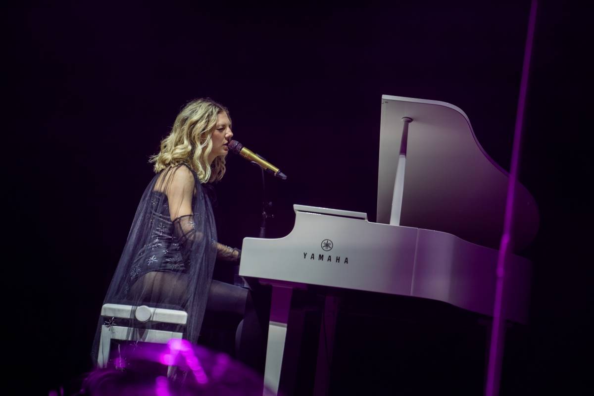 Lenny jak ji neznáte. Za doprovodu smyčcového orchestru představila v Brně své písně v unikátních aranžích