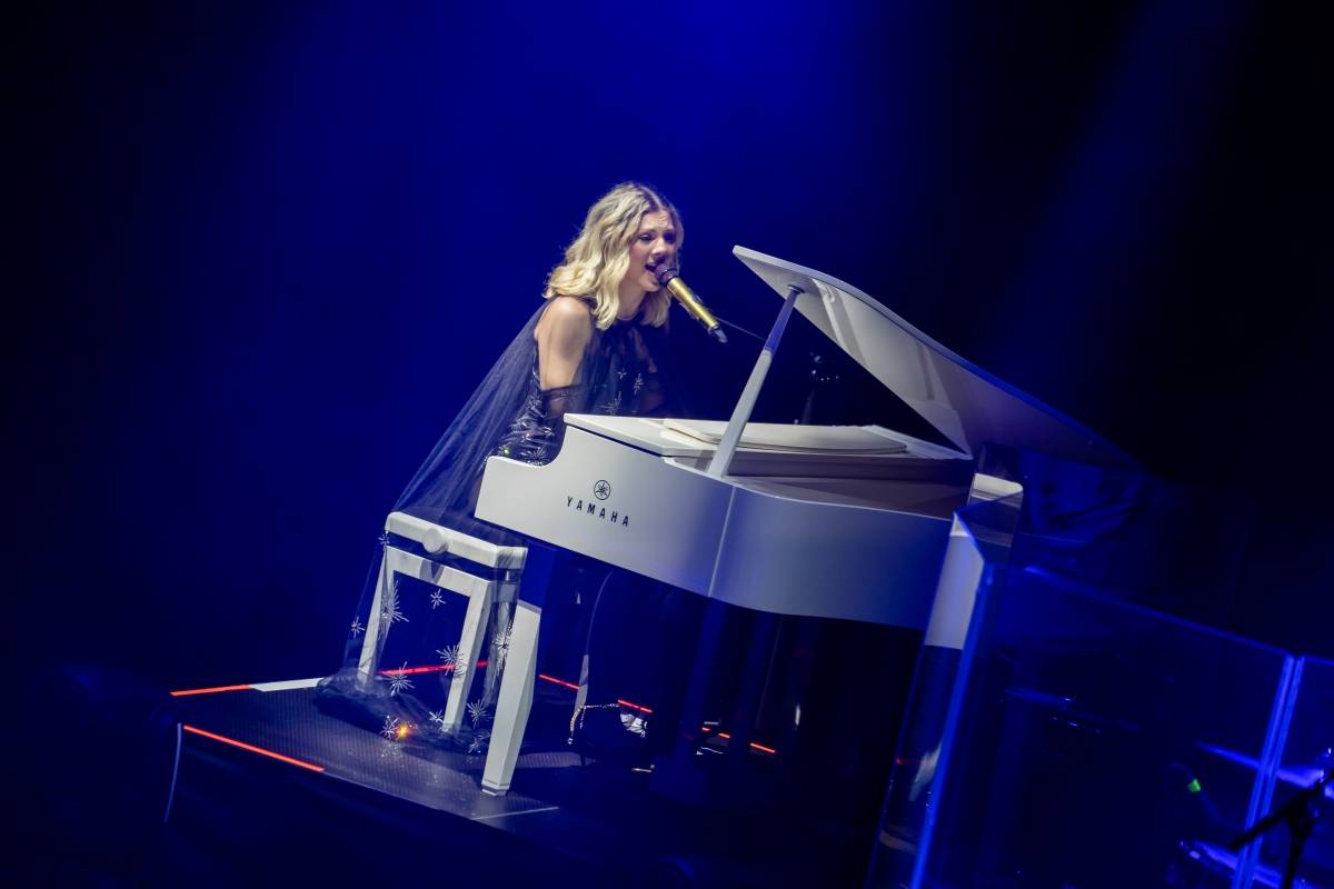 Lenny jak ji neznáte. Za doprovodu smyčcového orchestru představila v Brně své písně v unikátních aranžích