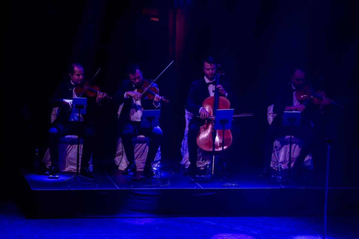 Lenny jak ji neznáte. Za doprovodu smyčcového orchestru představila v Brně své písně v unikátních aranžích