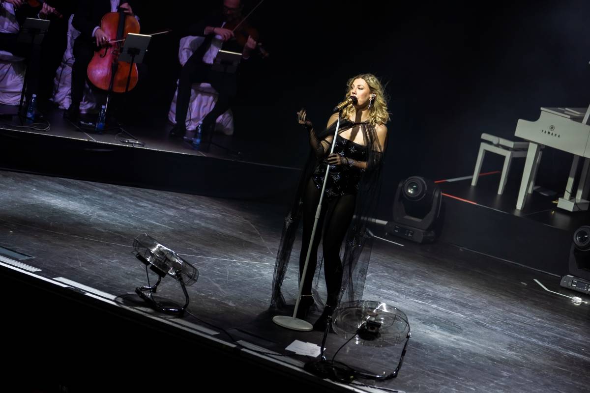 Lenny jak ji neznáte. Za doprovodu smyčcového orchestru představila v Brně své písně v unikátních aranžích